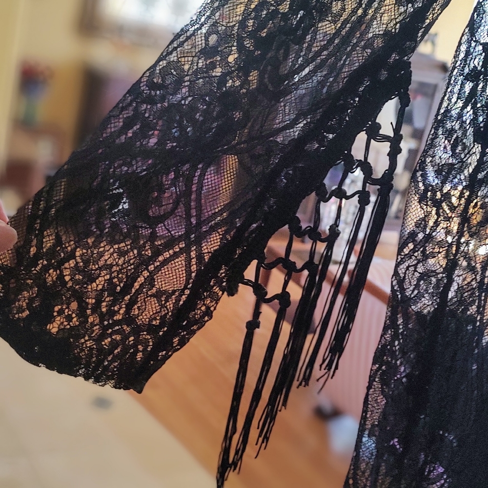 Lacey Black overlay jacket, with fringed sleeves and bottom sz L. - Picture 9 of 16